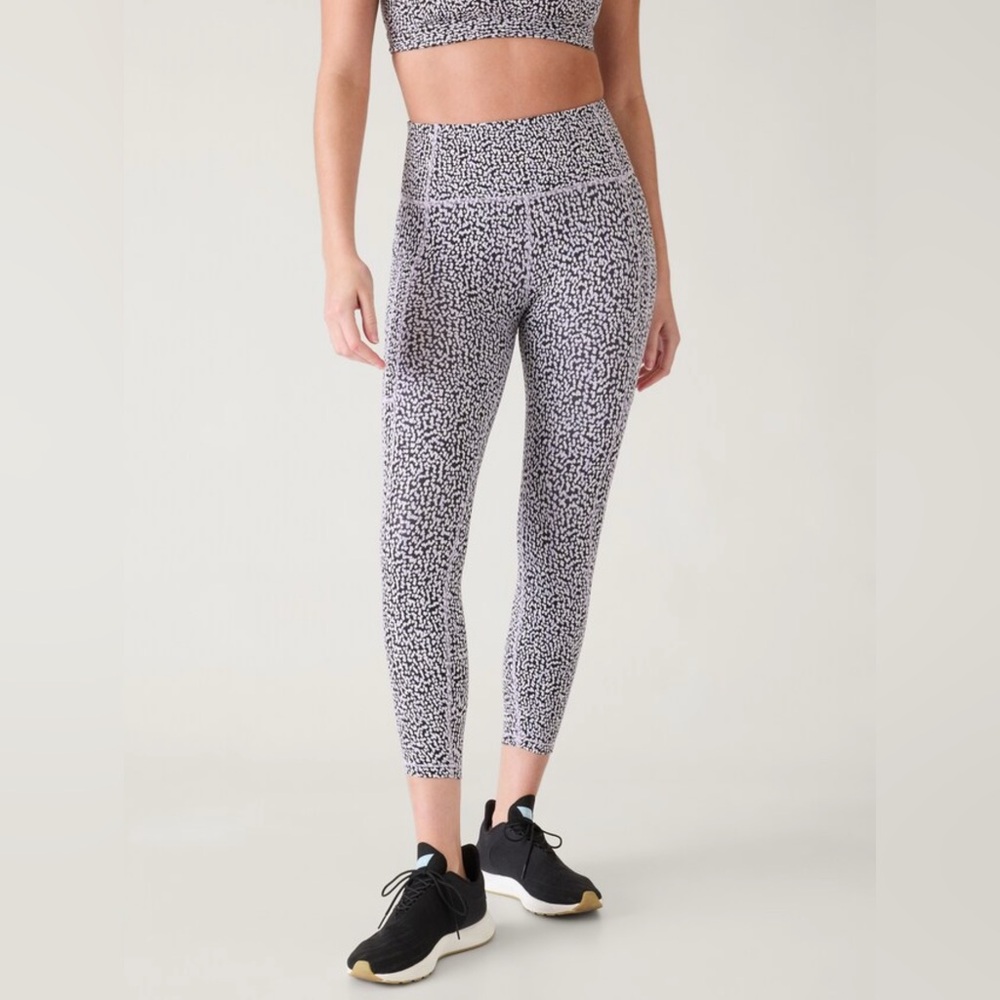 NWOT Athleta Ultimate Stash High Rise Textured 7/8 Leggings